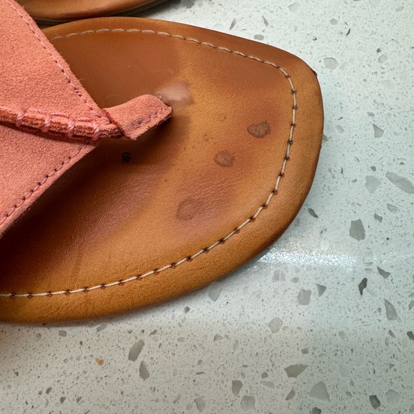 Ugg Women’s Tuolumne Coral Thong Flat Sandals - Picture 6 of 8